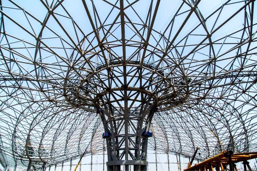 北京新航站楼钢结构封顶 52万吨网架组成钢铁“凤凰”(图4)