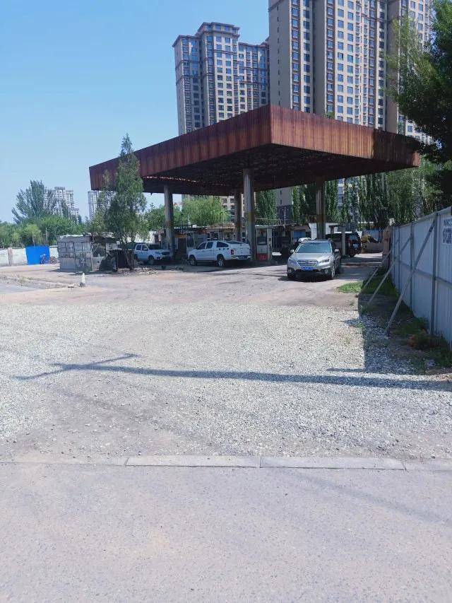 记者暗访 呼和浩特市撬装式“加油站”(图1)